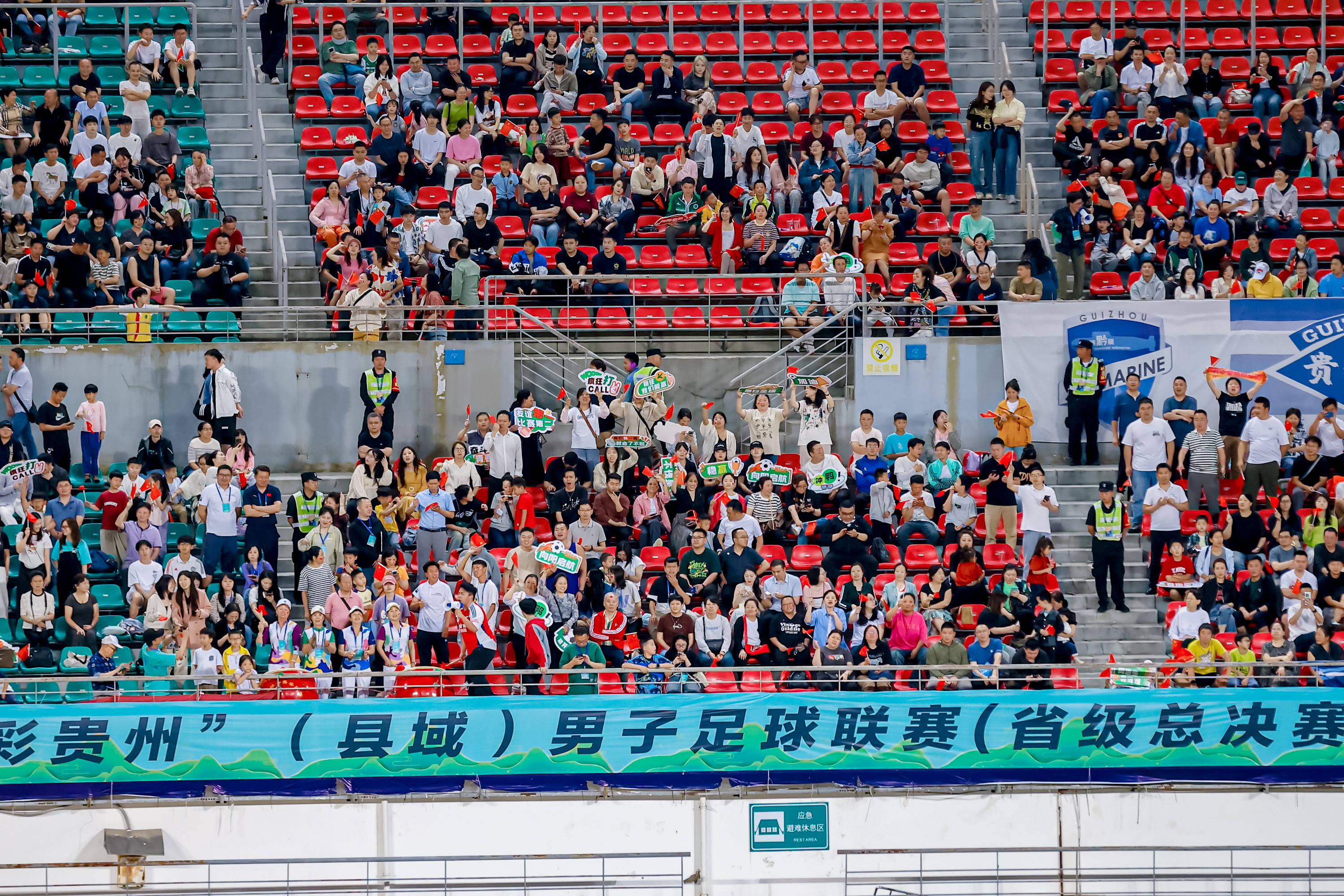 足球联赛纷争不断,助力争冠军满贯了吗