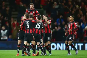 包含利物浦遭遇伯恩茅斯逼平，英超榜首位置动摇的词条